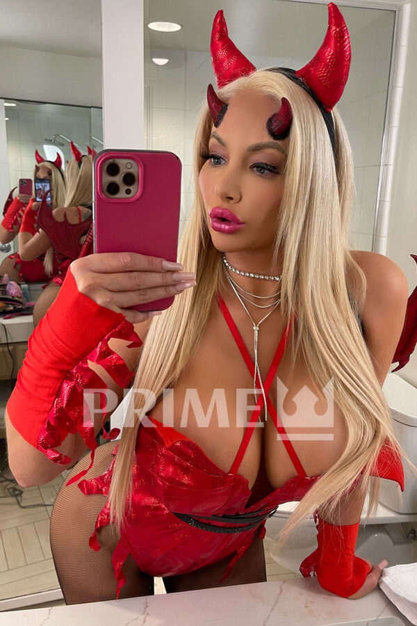 Nicolette Shea